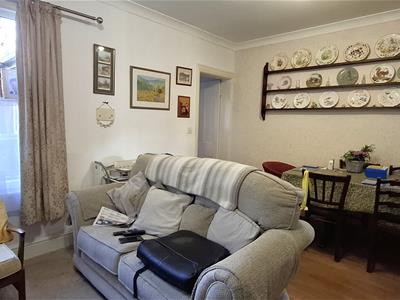 SITTING ROOM/DINING ROOM